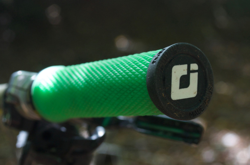ODI-Elite-Motion-Lock-On-Grips-IMG_7132.jpg ODI-Elite-Motion-Lock-On-Grips-IMG_7132.jpg