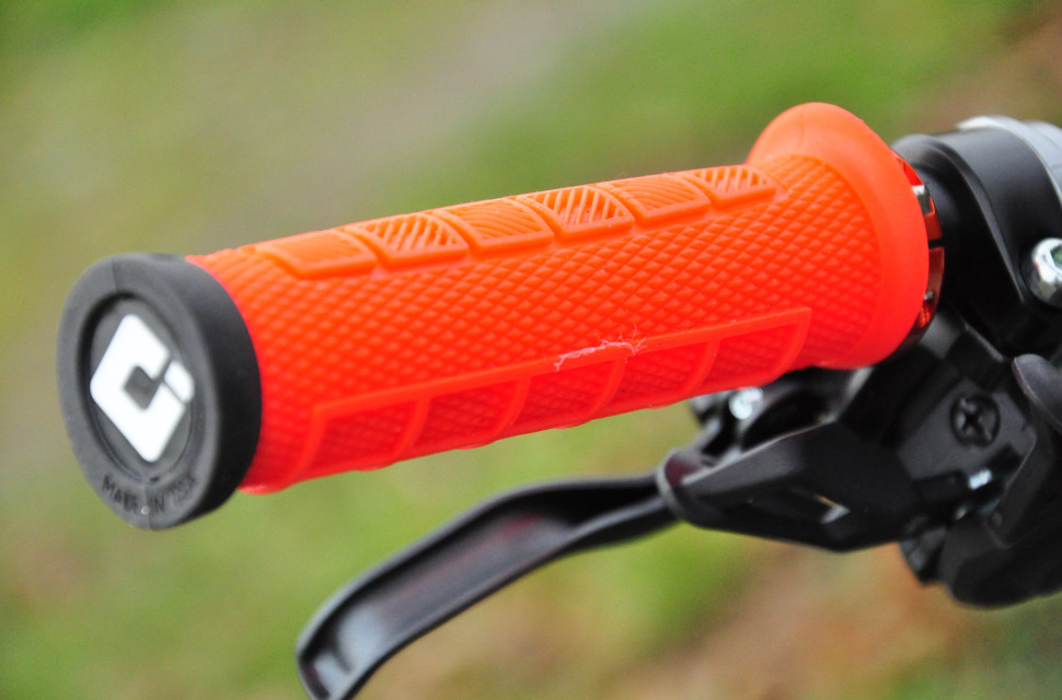 ODI-Elite-Pro-Lock-On-Grips-101.jpg ODI-Elite-Pro-Lock-On-Grips-101.jpg