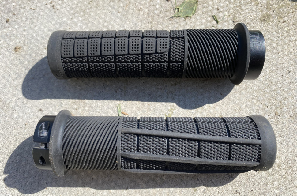 OneUp Thick grips 4.jpg OneUp Thick grips 4.jpg