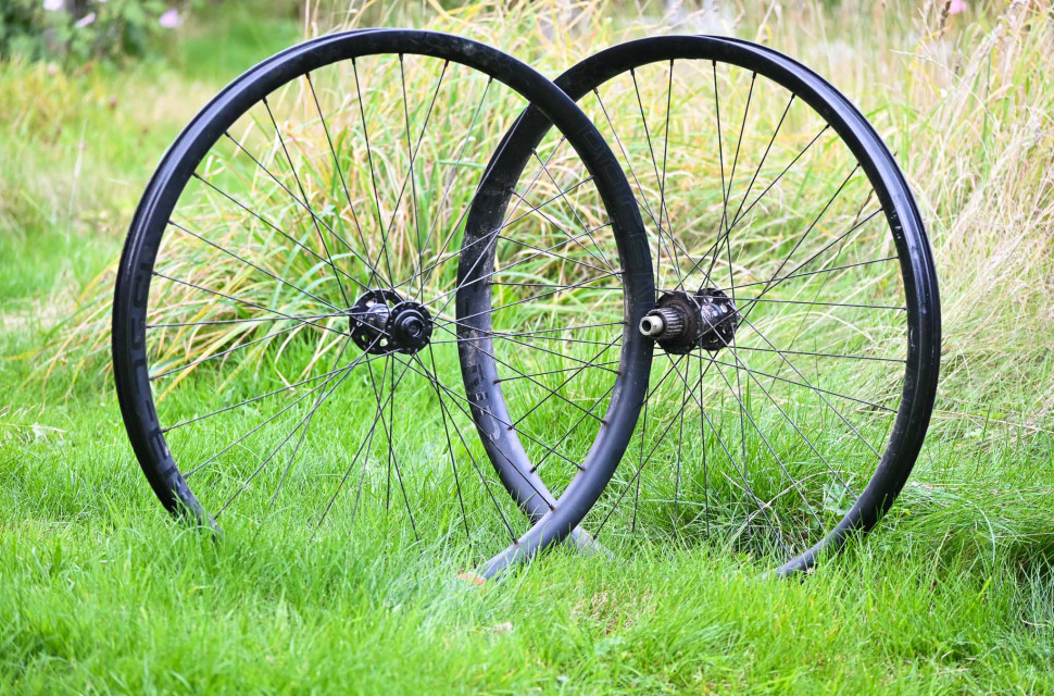 Pacenti-I35-END-Carbon-wheelset-review-100.jpg Pacenti-I35-END-Carbon-wheelset-review-100.jpg