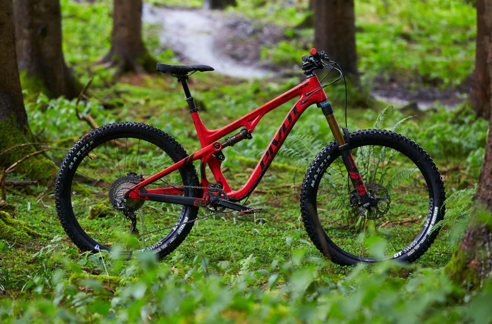 Pivot-Mach-5-5-Carbon-105.jpg The Pivot Mach 5.5 has UK trail bike written all over it