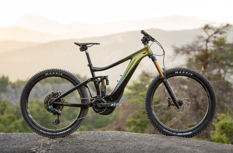 Reign E+ 0 terrain.jpg Giant's 2020 Reign E+ 0 Pro carves its own path in the enduro-eMTB world