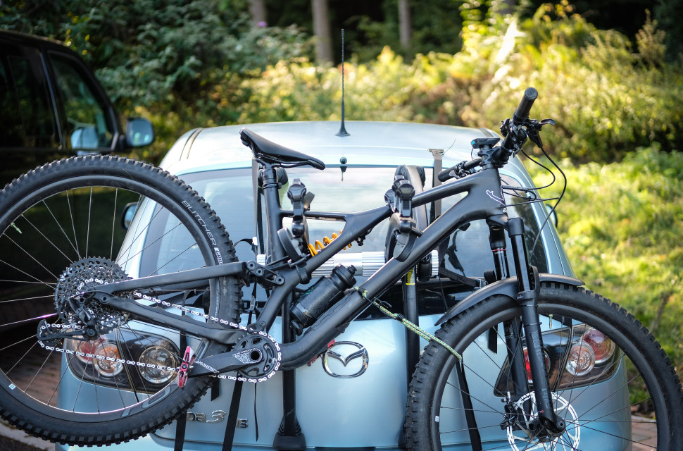 Saris Bones three bike rear trunk car rack-10.jpg Best way to transport mountain bikes