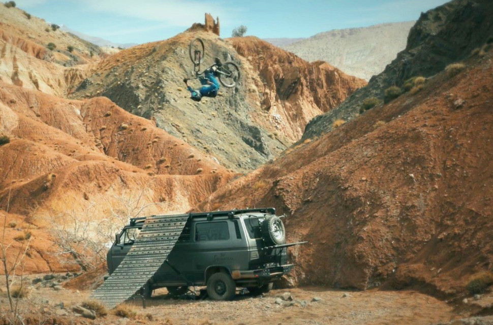 Robert Heran takes off from his two-in-one van and ramp support Video: Is it a van? Is it a ramp? For German pro Robert Heran it’s both