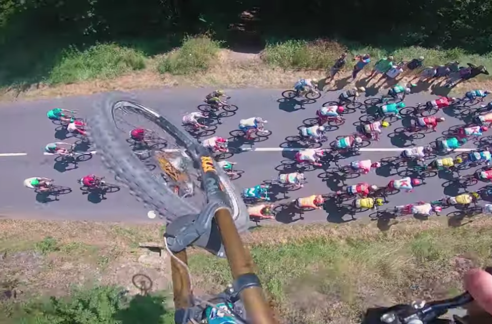 Jump tour de france header All the famous mountain bike jumps over the Tour de France petoton from 2003 to 2019