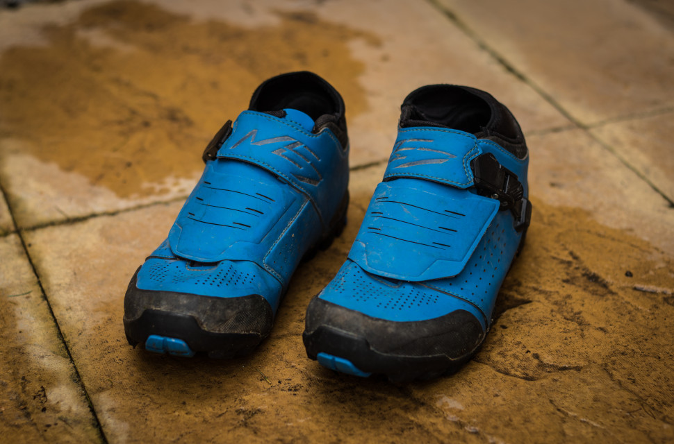 Shimano ME7 SPD shoes 2019-1.jpg Shimano ME7 SPD shoes 2019-1.jpg