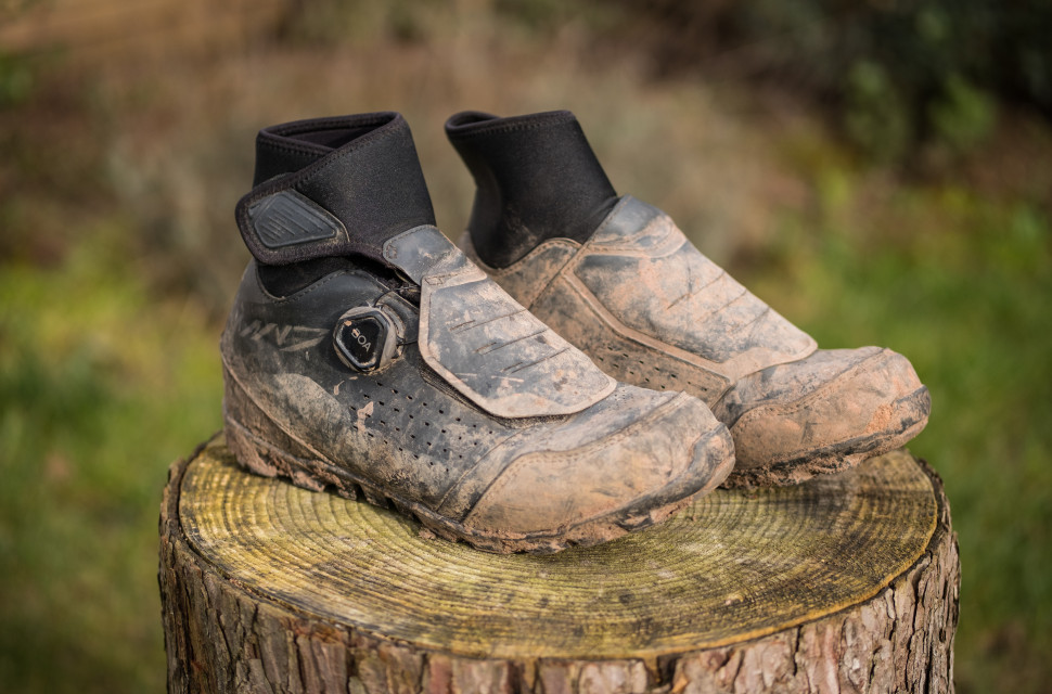 Shimano MW7 Gore-Tex shoes-1.jpg Shimano MW7 Gore-Tex shoes-1.jpg