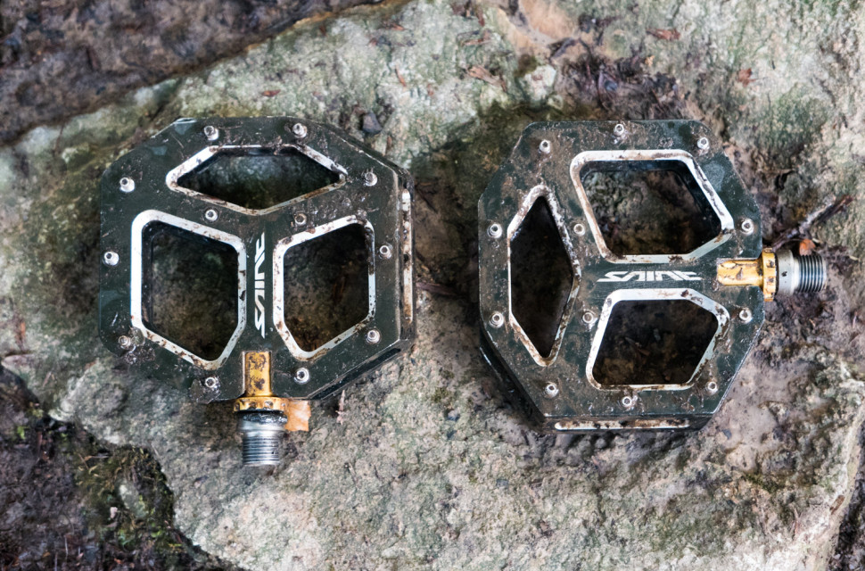 Shimano-PD-M828-Saint-flat-pedals-review-100.jpg Shimano-PD-M828-Saint-flat-pedals-review-100.jpg