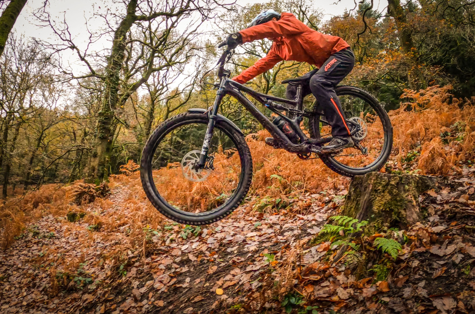Specialized Stumpjumper Riding-4.jpg Specialized Stumpjumper Riding-4.jpg