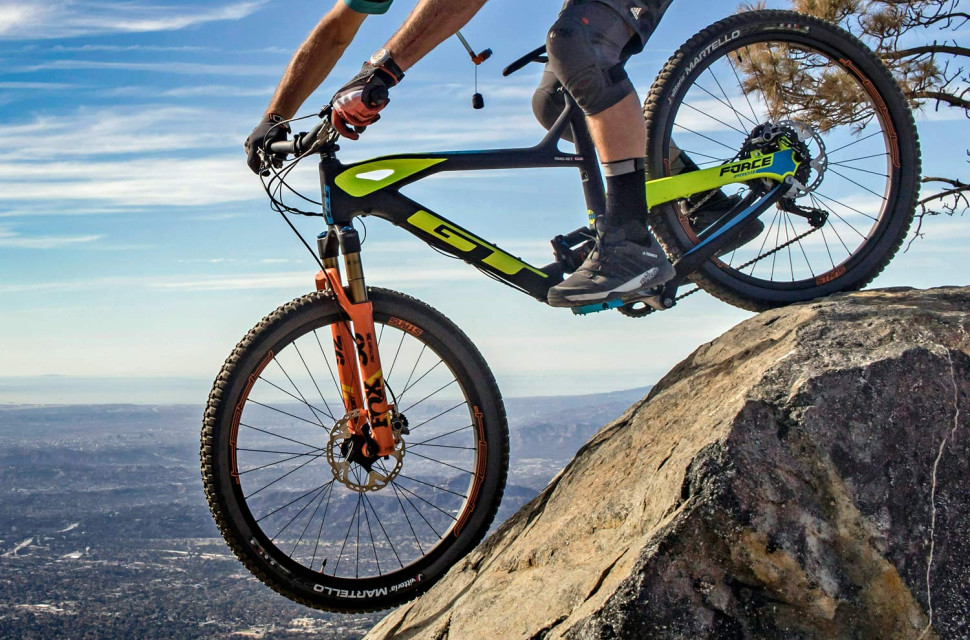 Stans carbon crest arch wheels.jpg Stan's No Tubes launch carbon Crest and Arch wheelsets