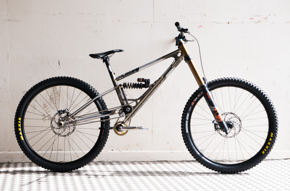 Starling-Sturn-DH-bike-100.jpg Starling's Sturn is an attention grabbing singlespeed steel downhill bike