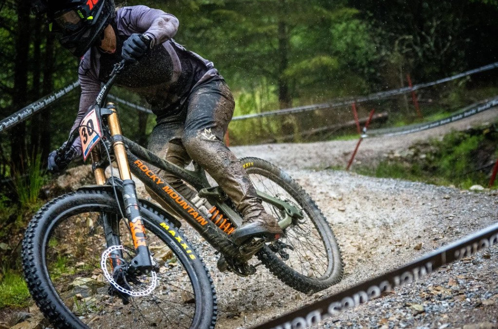 ezgif-1-5097f92ea0da.jpg Hunt launches three brand new wheelsets with the All-Mountain Carbon, Race XC and the Downhill Privateer