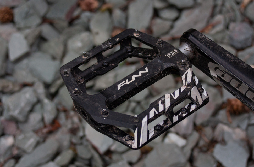 funn-funndamental-flat-pedals-3-2.jpg funn-funndamental-flat-pedals-3-2.jpg