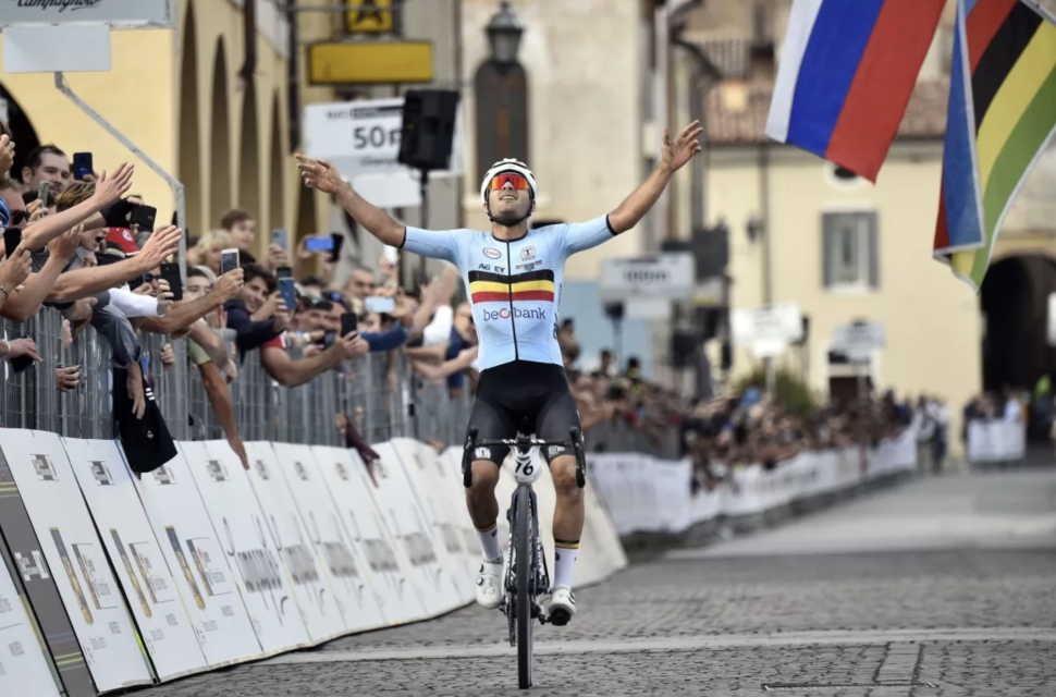 Gianni Vermeersch wins 2022 UCI Gravel Worlds UCI Gravel World Championships 2022 - Vermeersch and Ferrand-Prévot victorious