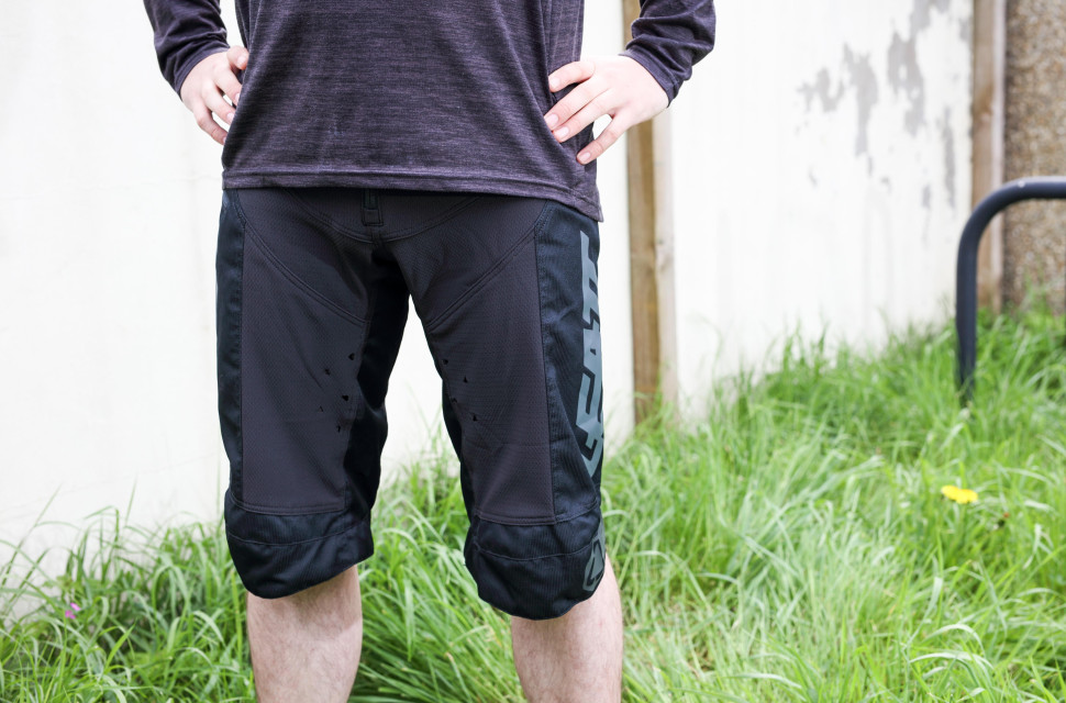 leatt dbx 4.0 short hero.jpg leatt dbx 4.0 short hero.jpg