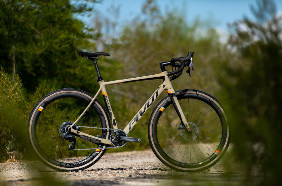 vault_beauty-3.jpg Pivot launch new Vault gravel bike with custom seatpost flex